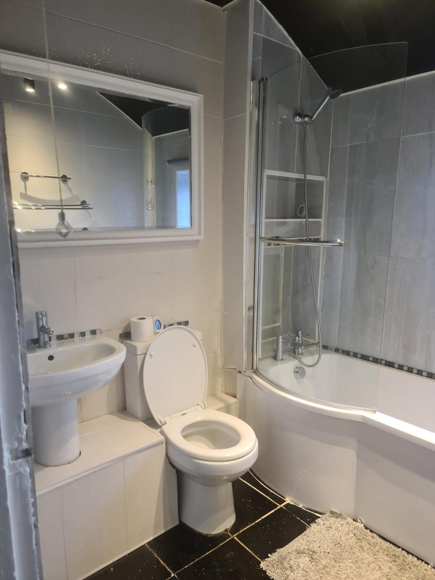 Ritchie Guest House Wigan Eksteriør billede